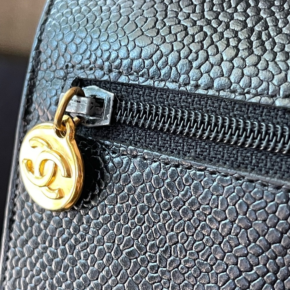 Authentic vintage CHANEL caviar leather bifold wallet 4784055 - Picture 7 of 16